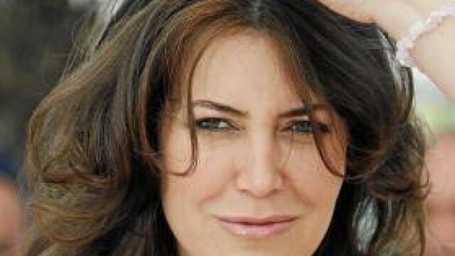 La nota discordante la puso Sabina Guzzanti, directora de «Draquila», polémico documental contra Berlusconi que ayer presentó en el certamen