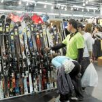 La feria permite hacerse con el equipamiento de deportes de naturaleza
