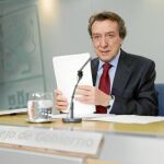 El consejero de la Presidencia y portavoz, José Antonio de Santiago-Juárez, informa sobre el Consejo de Gobierno