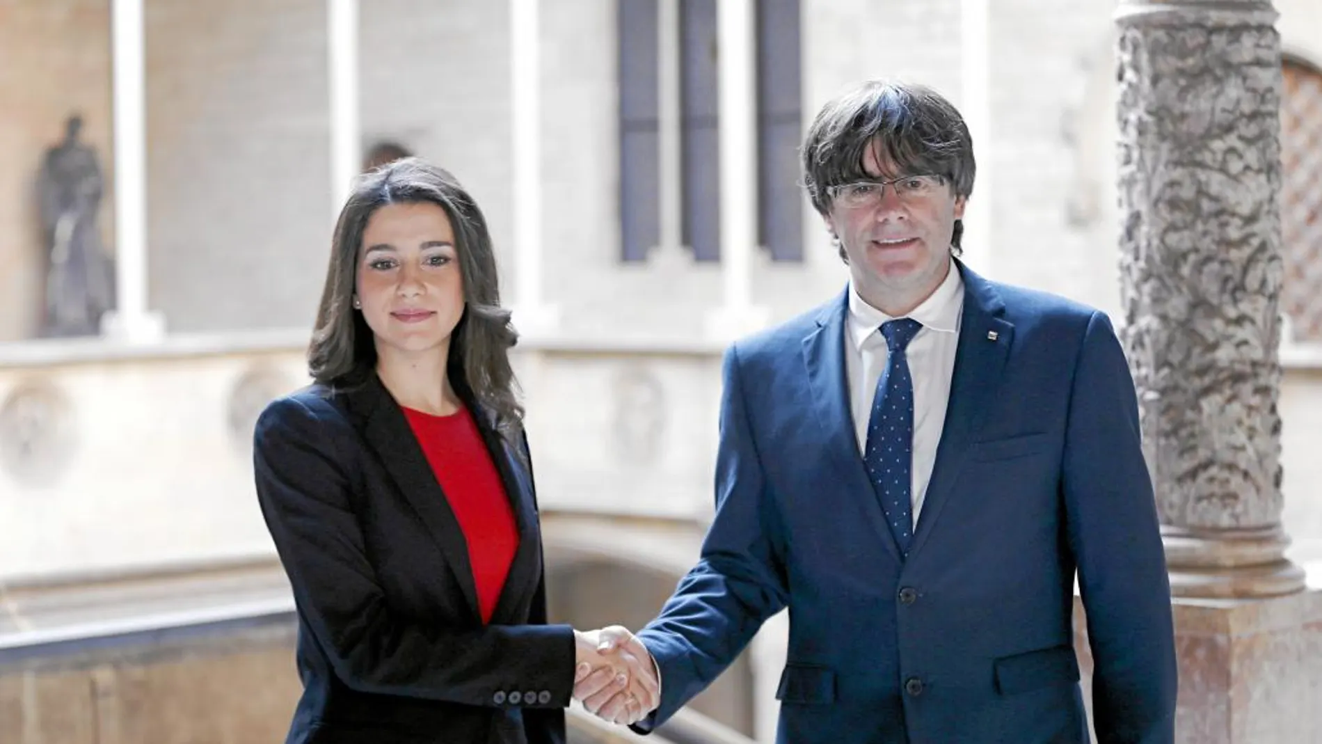 Puigdemont abrió ayer con Arrimadas la ronda de contactos con todos los líderes parlamentarios