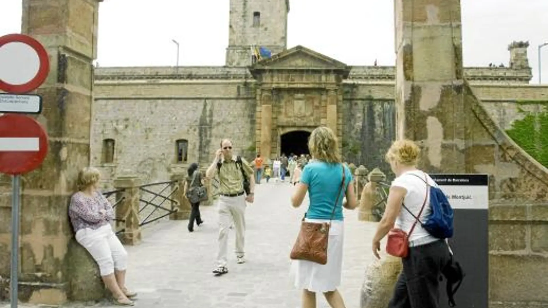 El Ayuntamiento ha decidido desmantelar la capilla memorial que alberga el castillo de Monjuïc