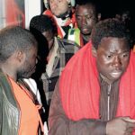Rescatan una patera con 35 inmigrantes a bordo en Motril