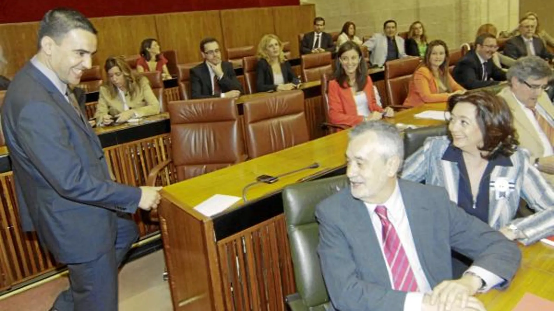 El nuevo estilo del PSOE de Griñán: «Arenas tiene problemas en el pernil»