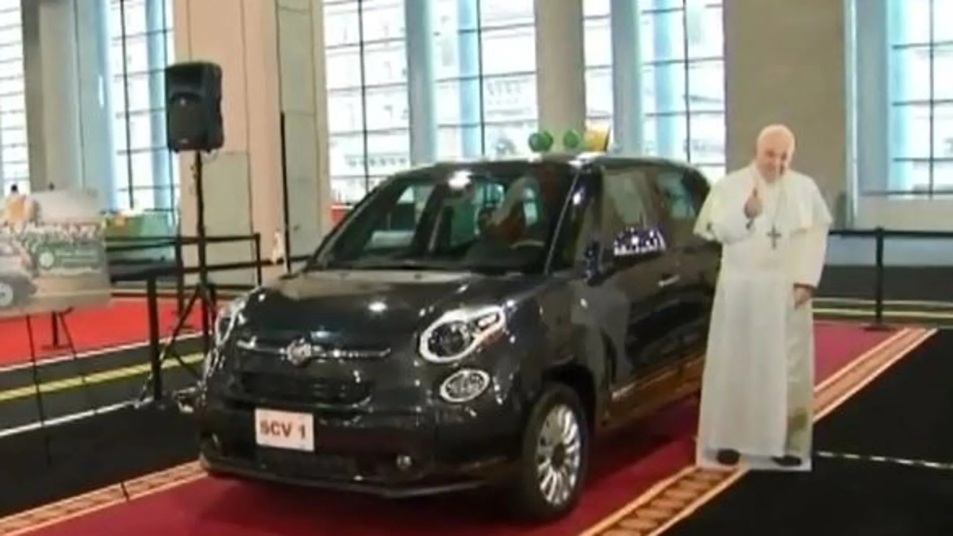 Más de 80.000 dólares por el Fiat que el Papa usó en Filadelfia