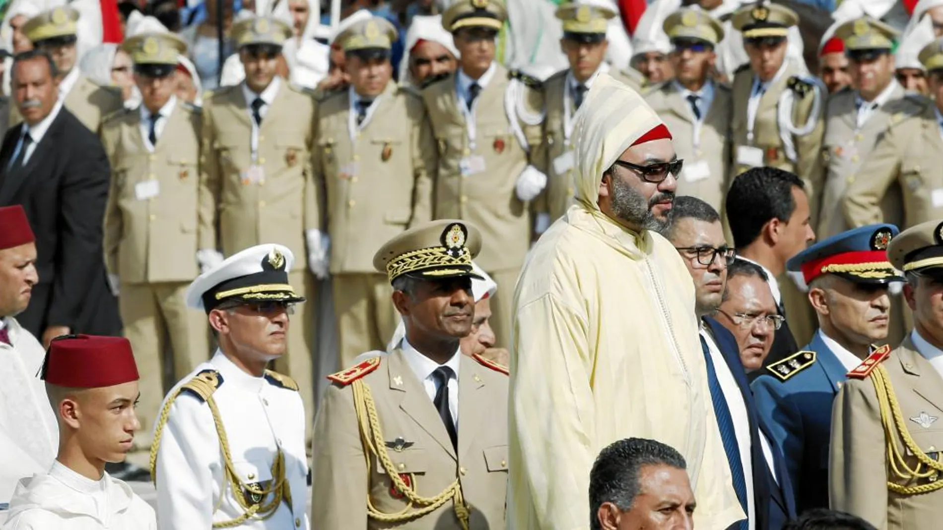 El rey de Marruecos, Mohammed VI, durante la Fiesta del Trono de Marruecos que conmemora el XIX aniversario del su ascenso al trono / Ap