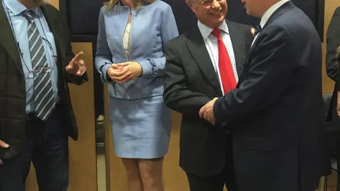 El consejero, Andrés Carrillo, junto al ministro de Hacienda, Cristóbal Montoro, ayer en el Consejo de Política Fiscal y Financiera