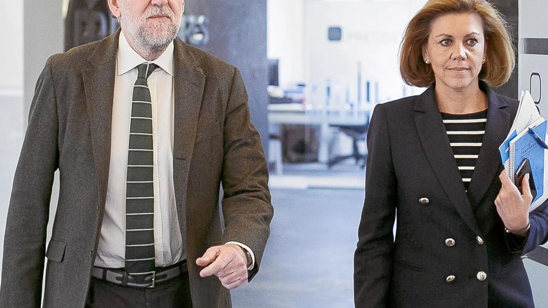 El jefe del Ejecutivo en funciones, Mariano Rajoy, y la secretaria general del PP, María Dolores de Cospedal, ayer