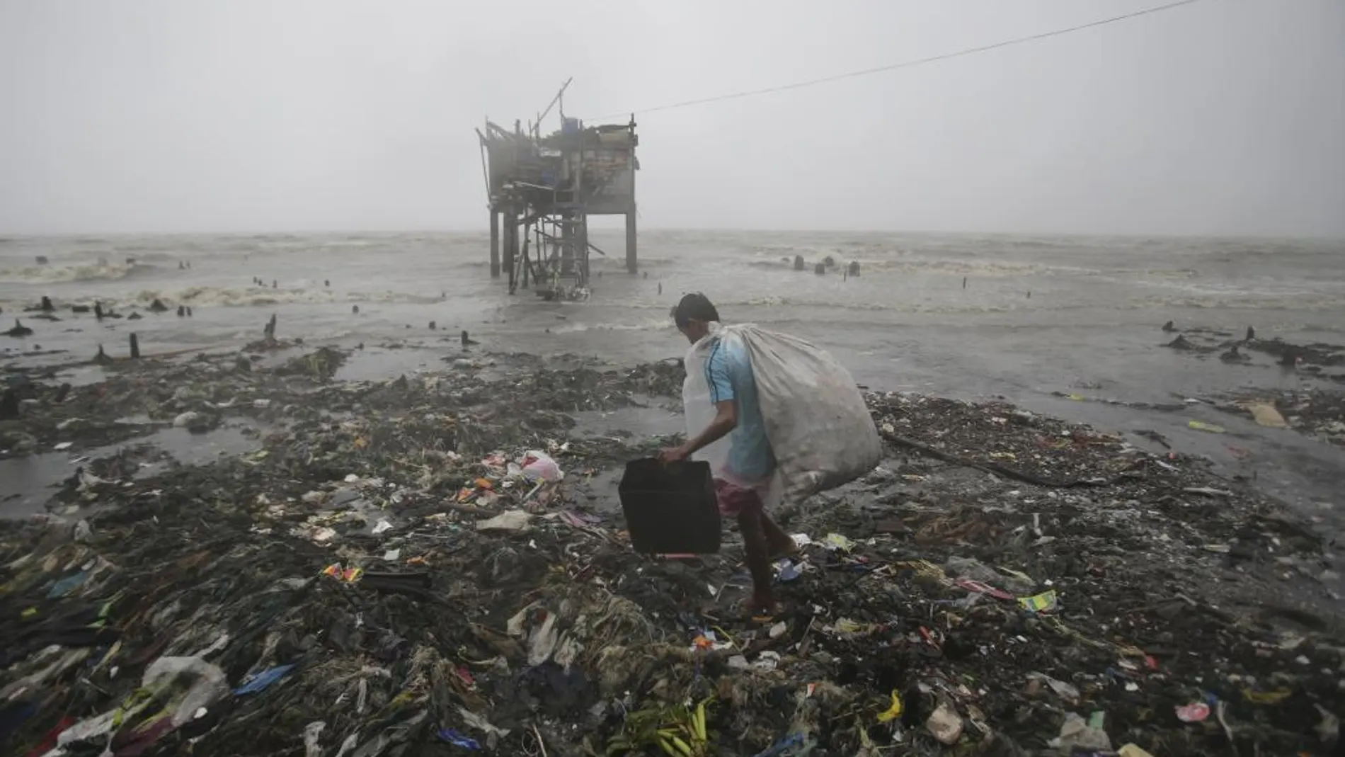 El tifón Koppu, golpeó el norte de Filipinas con vientos sostenidos de 175 kilómetros por hora y ráfagas de hasta 210.