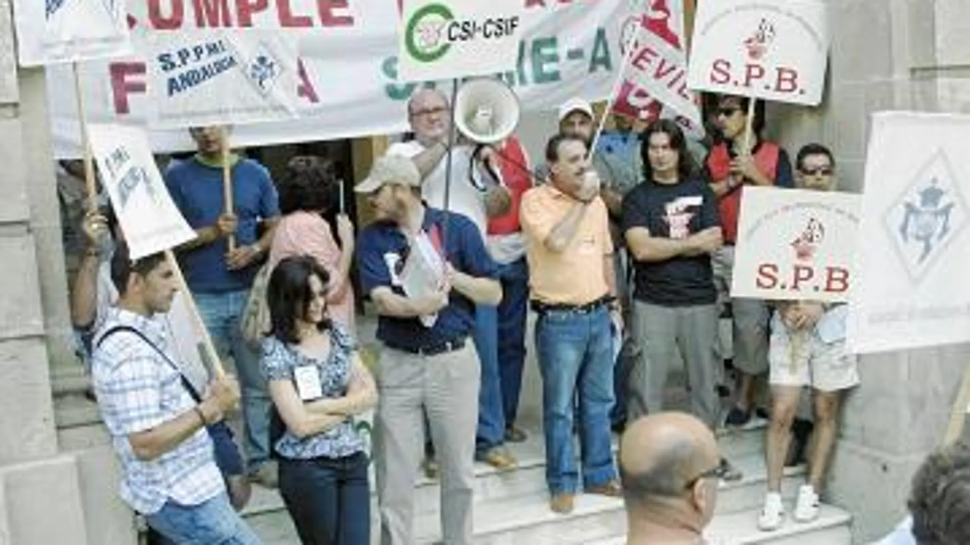 Los sindicatos preparan manifestaciones contra el Ayuntamiento en septiembre