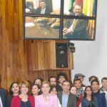 Salgueiro y Jiménez Lozano -a través de la teleconferencia- junto a los alumnos diplomados en México