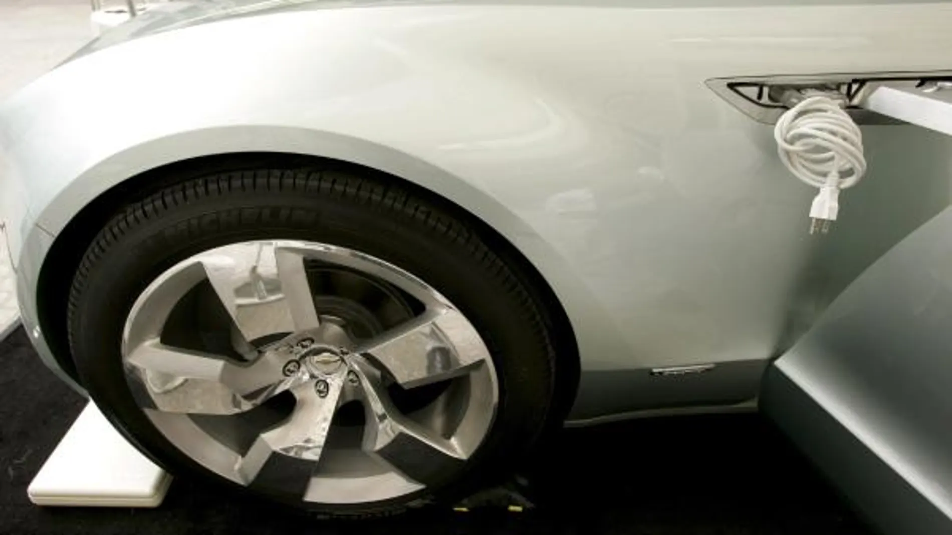 La rueda de un coche híbrido. Fuente: EFE