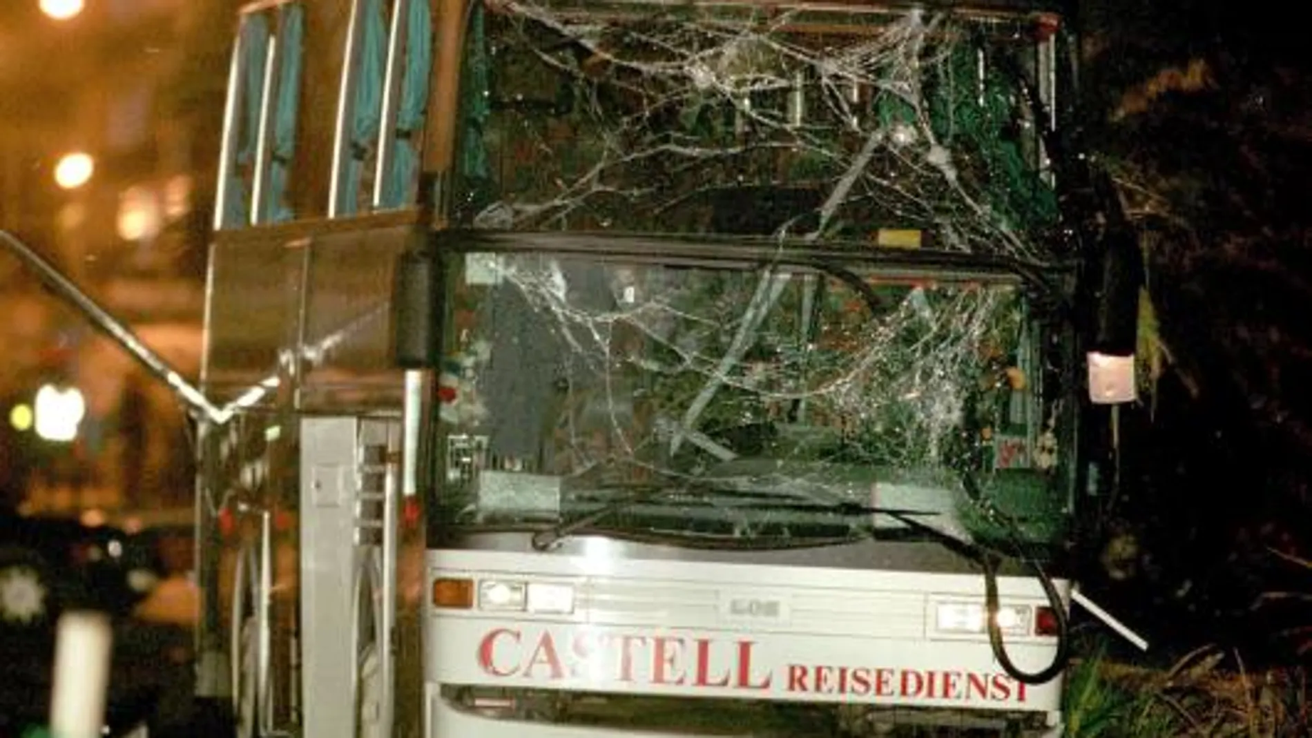 En el grave accidente de tráfico se han visto implicados un autobús y un turismo en Sant Pol de Mar
