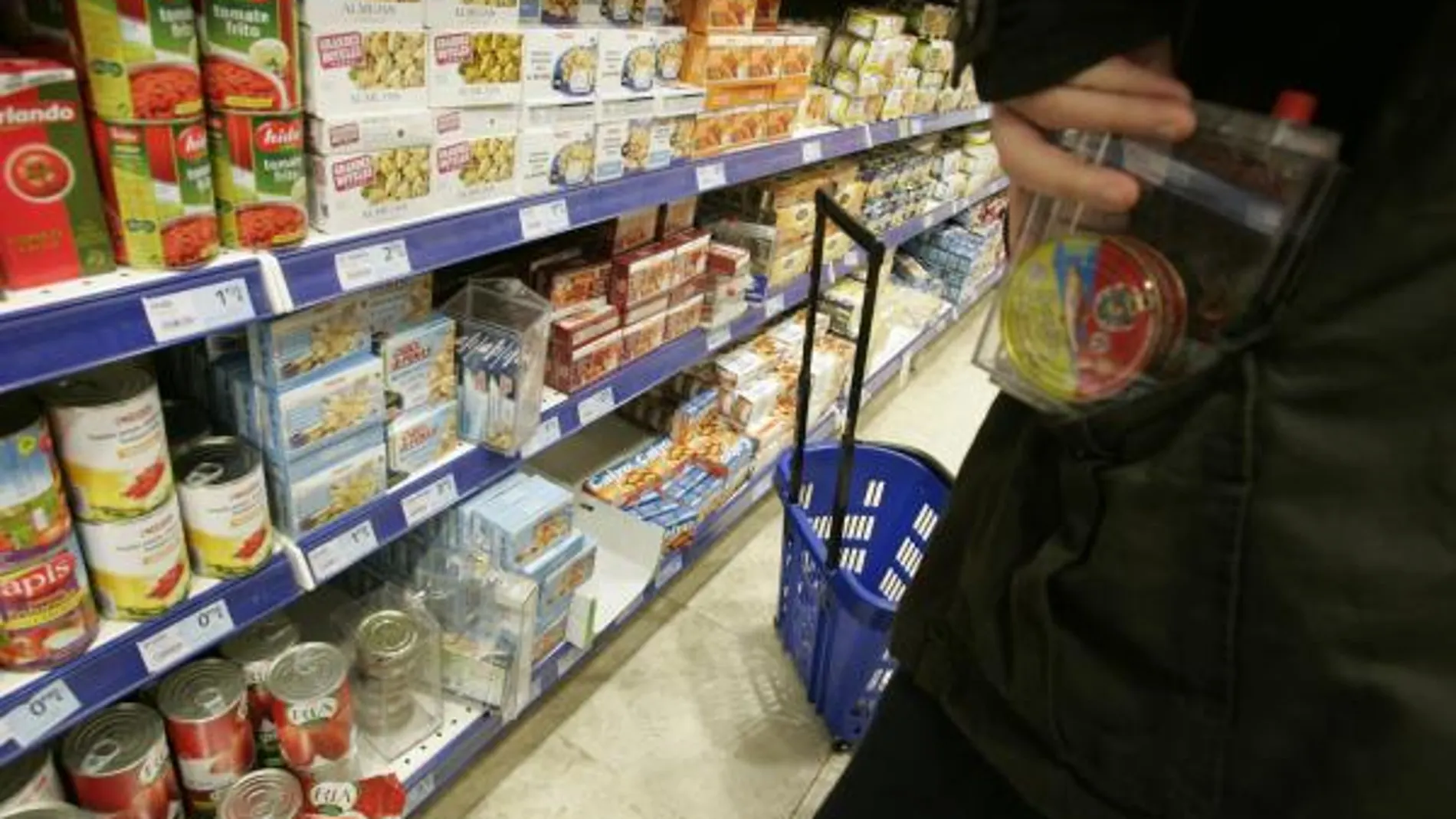 Marcas blancas y menos copas para ahorrar