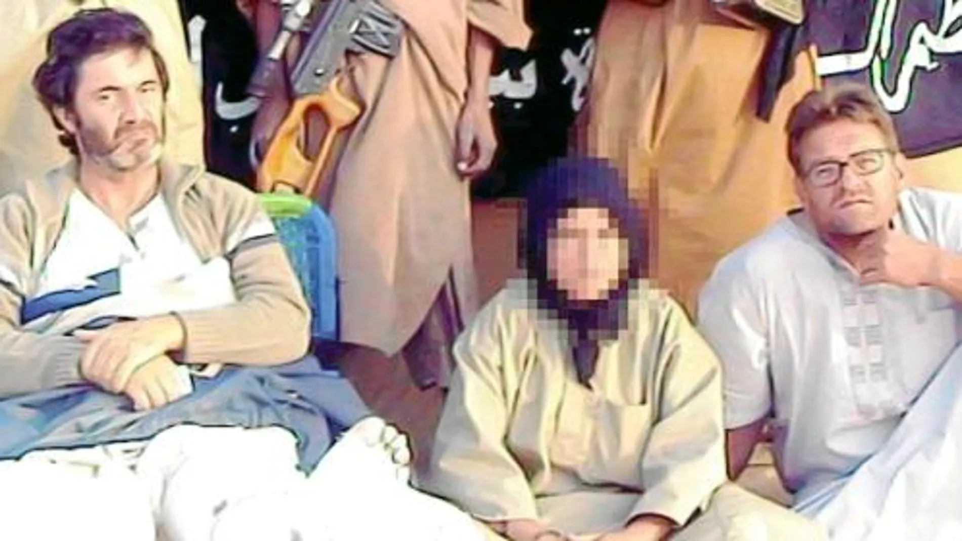 En la última foto difundida por AQMI aparecía Alicia Gámez, ya liberada, tocada con un pañuelo islámico