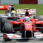 El piloto español Fernando Alonso de Ferrari (delante) conduce su monoplaza junto al británico Lewis Hamilton de McLaren Mercedes, (detrás), durante el Gran Premio de Canadá