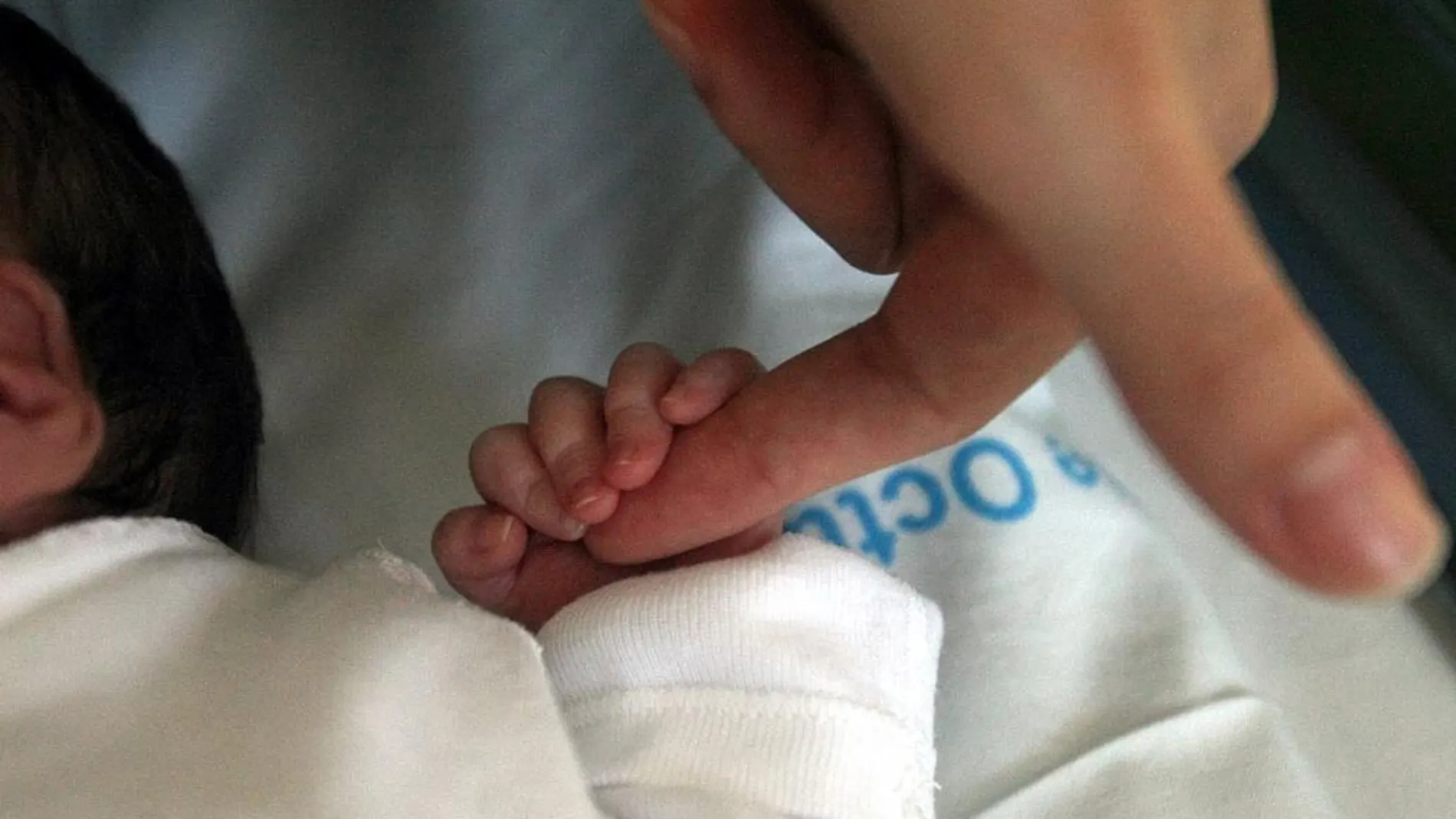 Un bebé recién nacido en un hospital madrileño