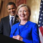 Imagen de archivo datada el 3 de junio del 2010 del presidente estadounidense Barack Obama y la entonces secretaria de Estado Hillary Clinton en Washington, EEUU.