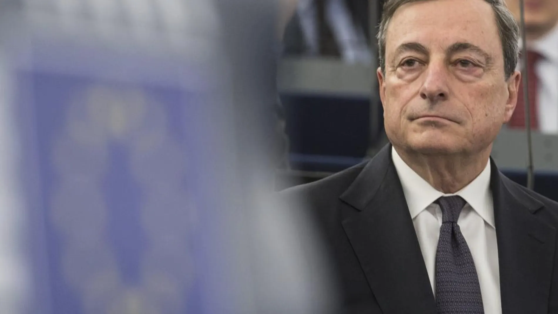 El presidente del Banco Central Europeo (BCE), Mario Draghi, participa en el debate del informe anual de la entidad de 2014