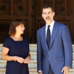 El Rey ha recibido en en el Palacio de Marivent a la presidenta de Baleares, Francina Armengol