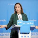 La portavoz de Salud del PP-A, Ana María Corredera, ayer, en la sede de su partido en Sevilla