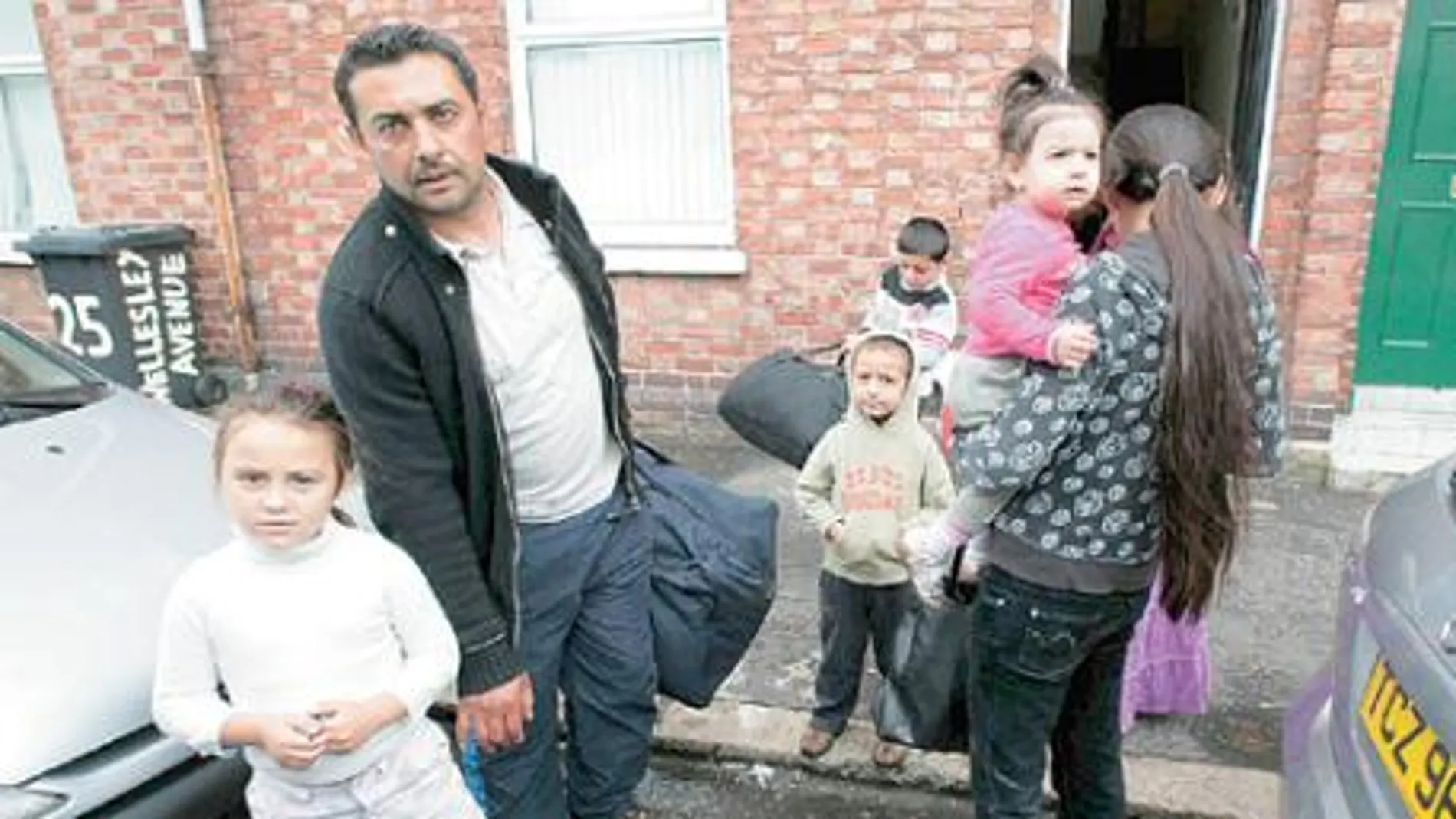 La presión racista obliga a huir a un centenar de rumanos de Belfast