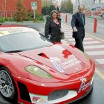 La alcaldesa de Valencia y el presidente de la Generalitat, ayer durante su visita a las instalaciones de la sede de Ferrari