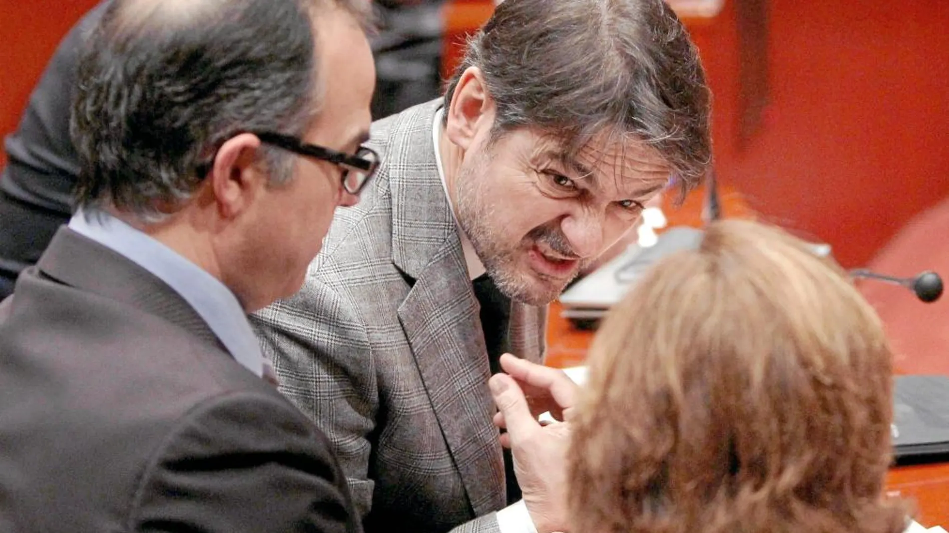 El secretario general de CDC, Oriol Pujol, ayer junto al consejero de Presidencia, Francesc Homs