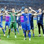 La selección islandesa celebra su clasificación.