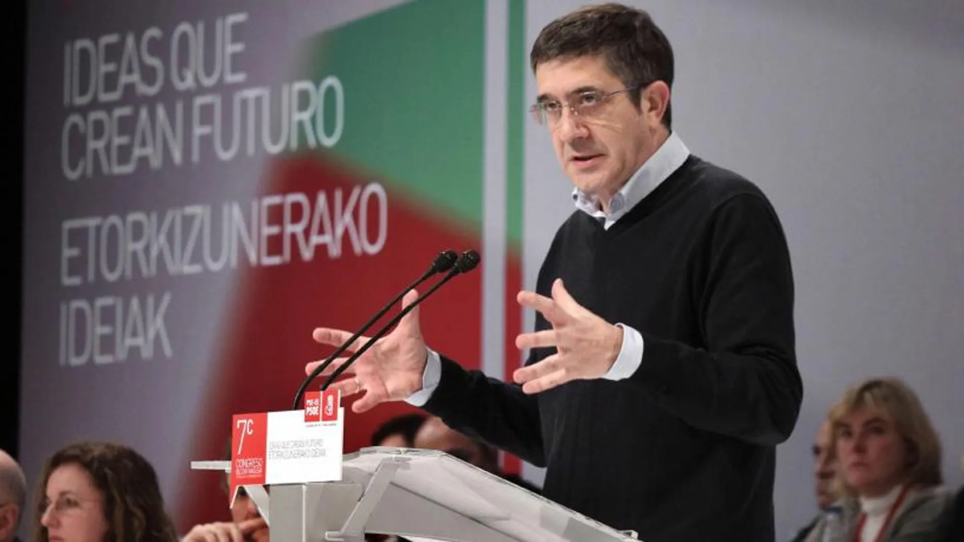 Patxi López, durante su intervención en la apertura del VII Congreso del partido que se celebra este fin de semana en Bilbao.