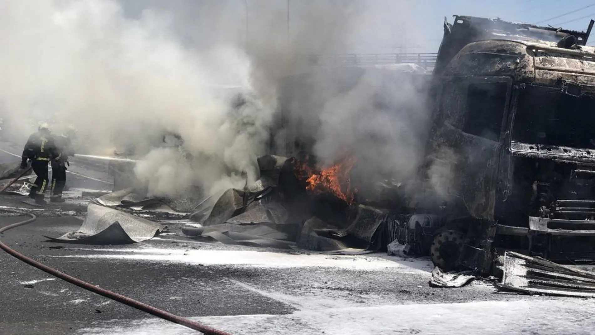 Los dos vehículos se han incendiado/Foto: @112cmadrid