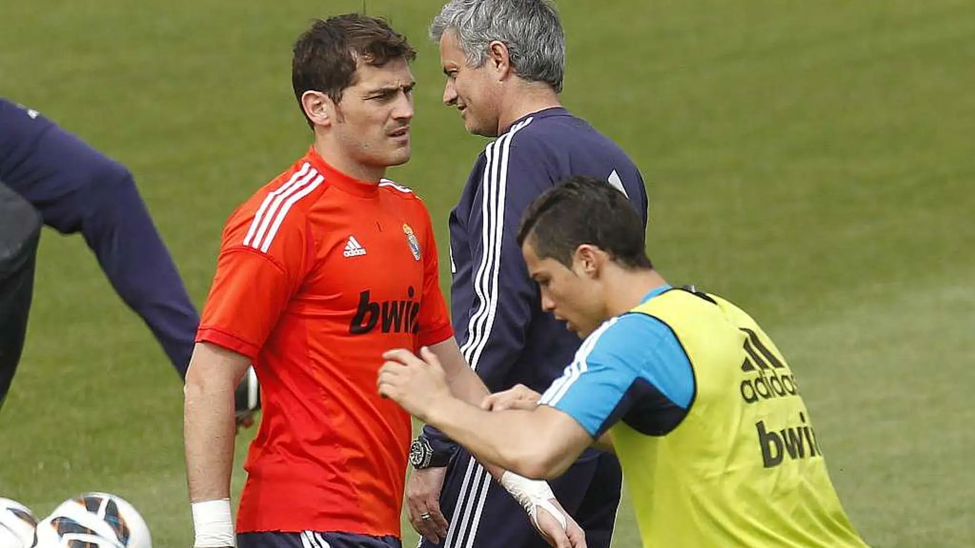 Mourinho y Casillas, técnico y jugador en el Real Madrid de entonces