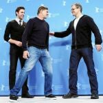 De izquierda a derecha, el actor John Krasinski, el director Gus Van Sant y Matt Damon