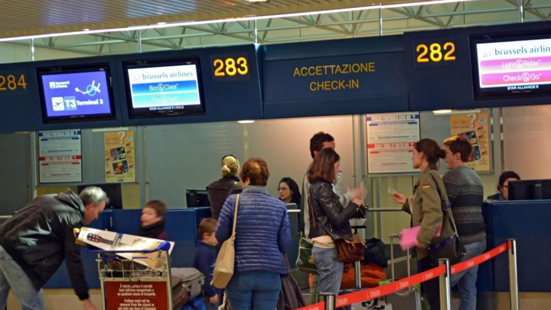 Las compañías aéreas deberán facilitar los datos de los pasajeros en el momento de la reserva