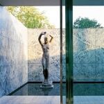 La escultura «Amanecer» de Georg Kolbe es uno de los símbolos del pabellón