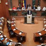 El diputado popular, Javier Iniesta, defendió ayer en el hemiciclo parlamentario el decreto ley de las ITV