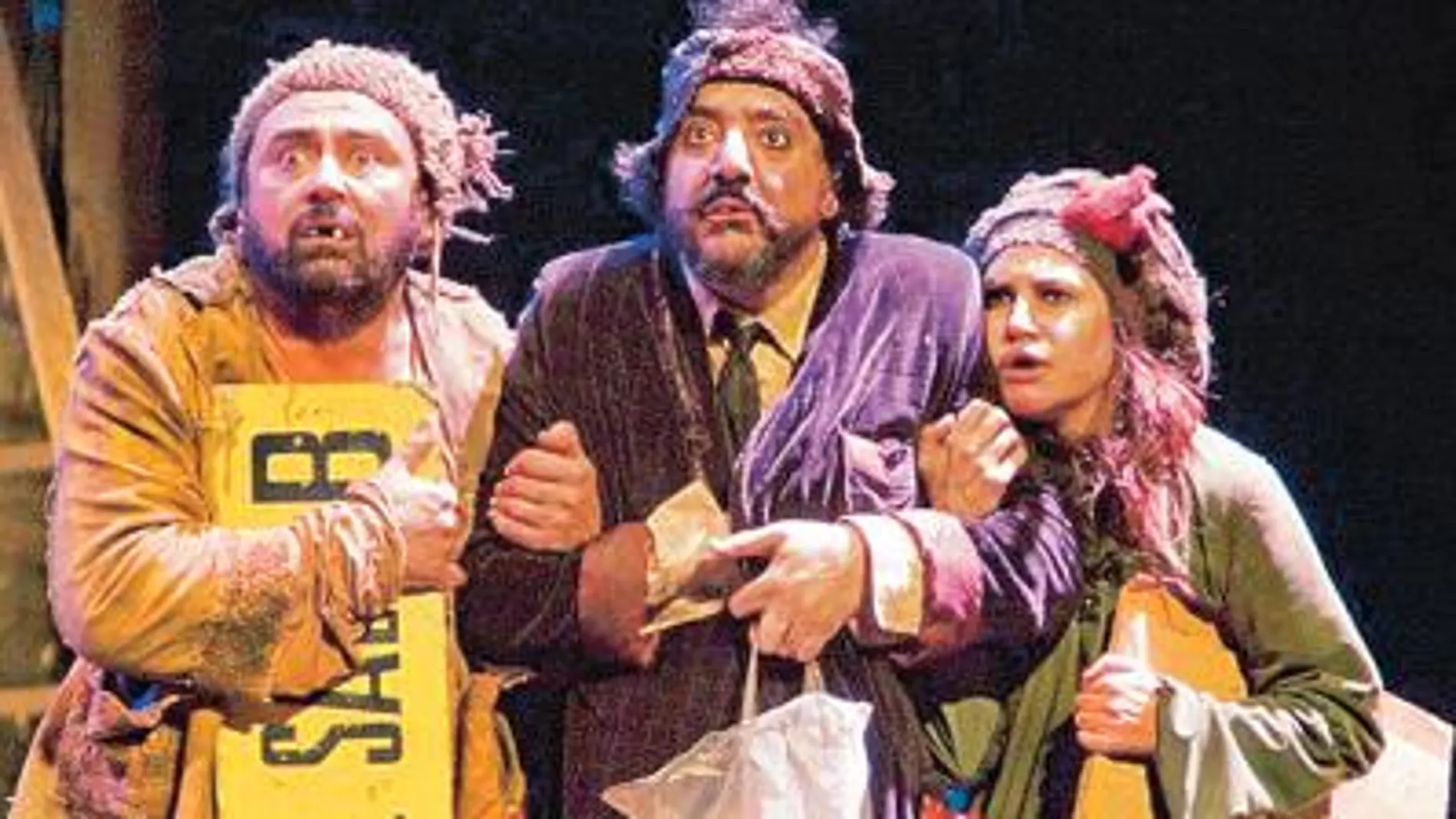 Tous, Quero y Sandoval es una escena de «Maná Maná»