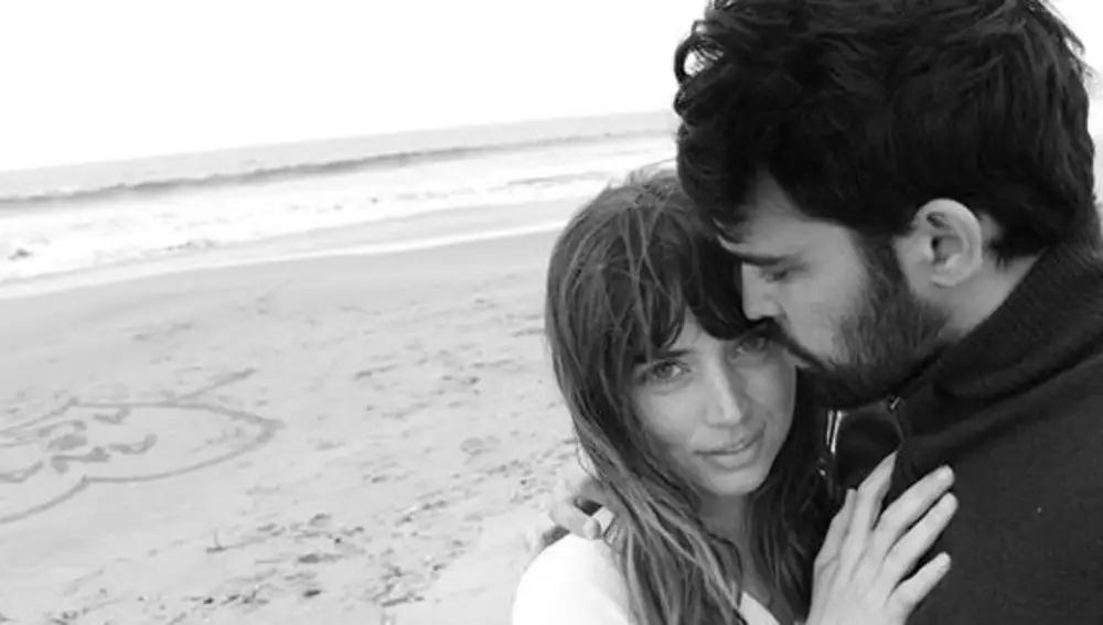 Ana de Armas y Alejandro Pineiro, derrochando amor en la playa
