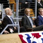 Barack Obama, el vicepresidente Joe Biden, el jefe del Estado Mayor Conjunto de Estados Unidos el general Joseph Dunford Jr. y el secretario de Defensa Ashton Carter, en la ceremonia de despedida de las Fuerza Armada en honor al presidente Obama