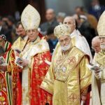 Varios obispos de tradiciones católicas orientales, durante la ceremonia inicial del Sínodo de Oriente Medio