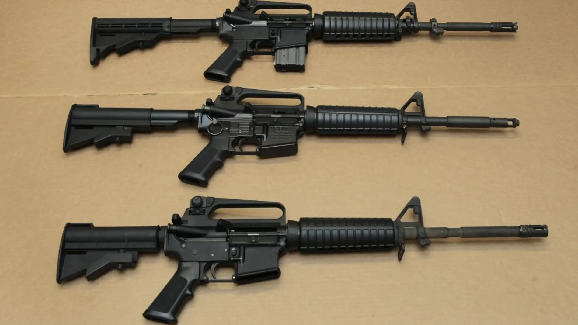 Varios rifles de asalto AR-15