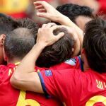Los jugadores de la Selección española celebran el gol de España ante la República Checa.