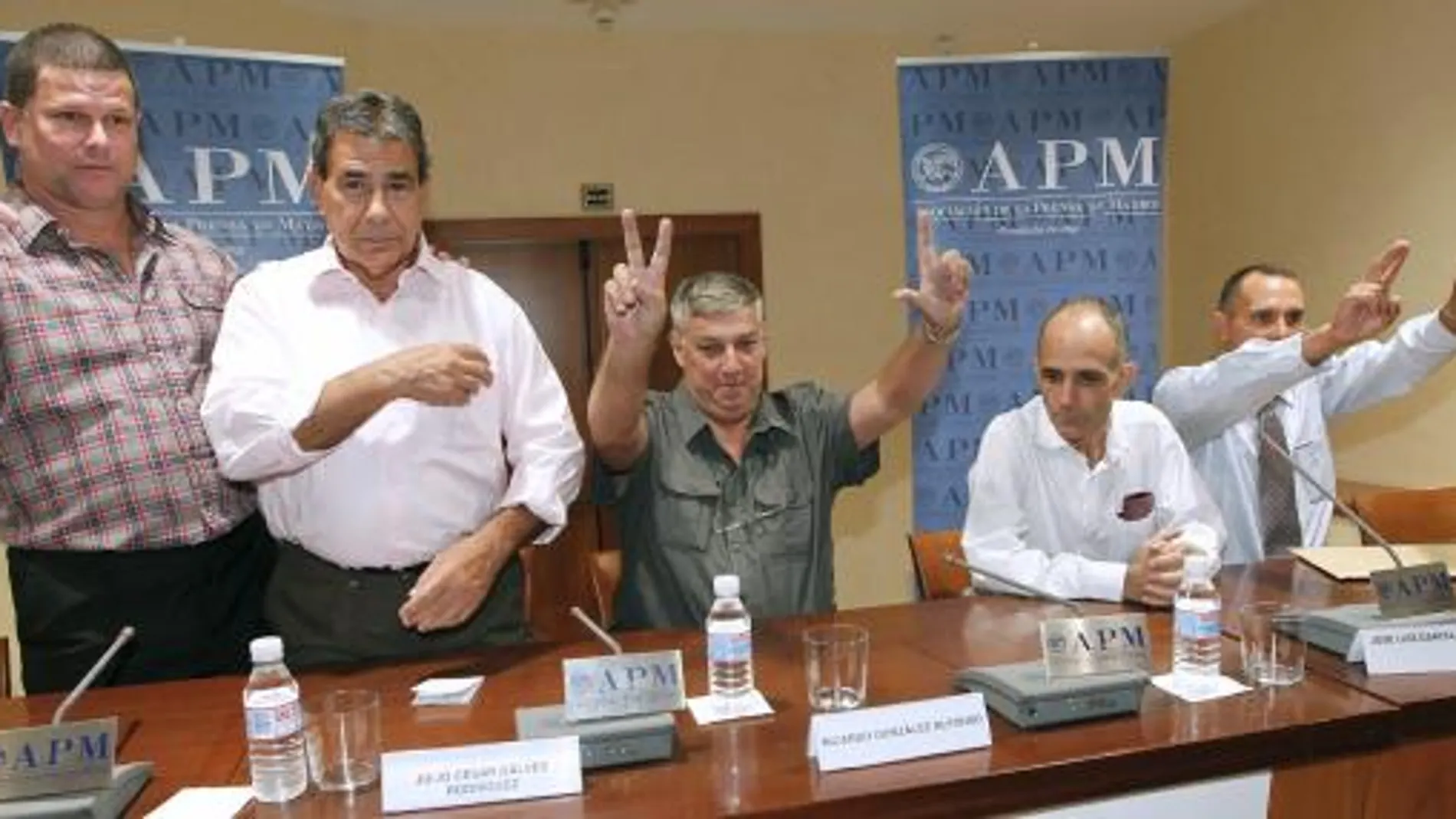 Algunos de los disidentes cubanos llegados a España (i-d) Omar Rodríguez, Julio César Gálvez, Ricardo González, José Luis García Paneque y Lester González