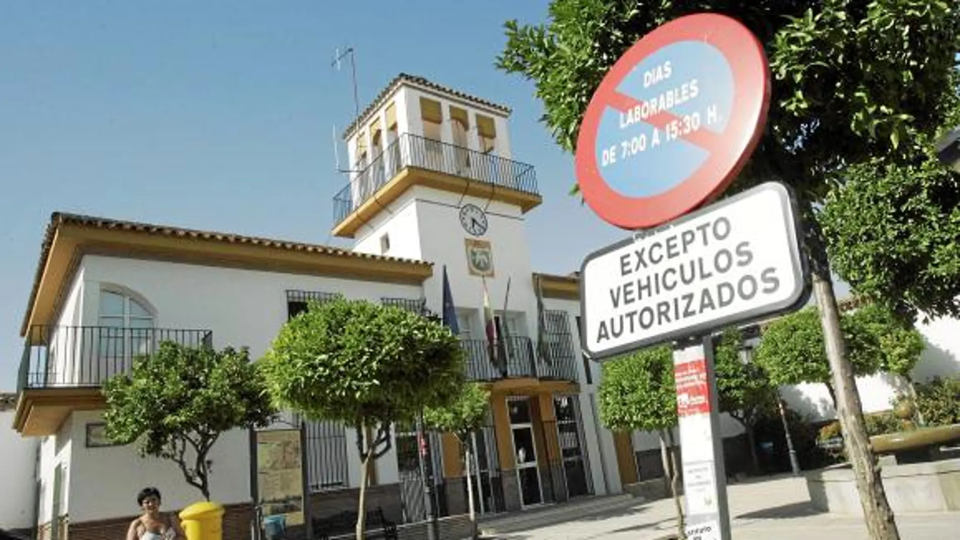 El Ayuntamiento despide a 20 trabajadores temporales