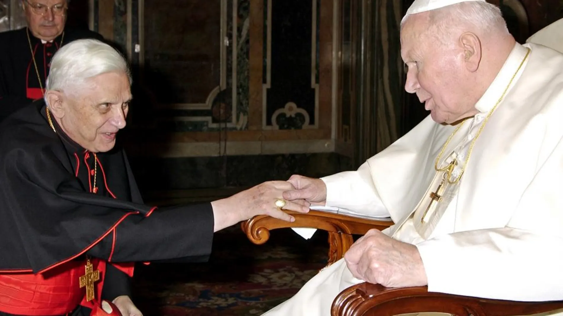 Imagen de archivo del cardenal Ratzinger y el Papa Juan Pablo II
