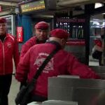 El aumento de agresiones con navaja a pasajeros en los trenes de Nueva York ha provocado el regreso de la patrulla ciudadana de los «Ángeles Guardianes».