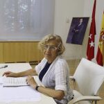 La alcaldesa de Madrid, Manuela Carmena, durante la reunión de la Junta de Gobierno del Ayuntamiento de Madrid, en el Palacio de Cibeles.