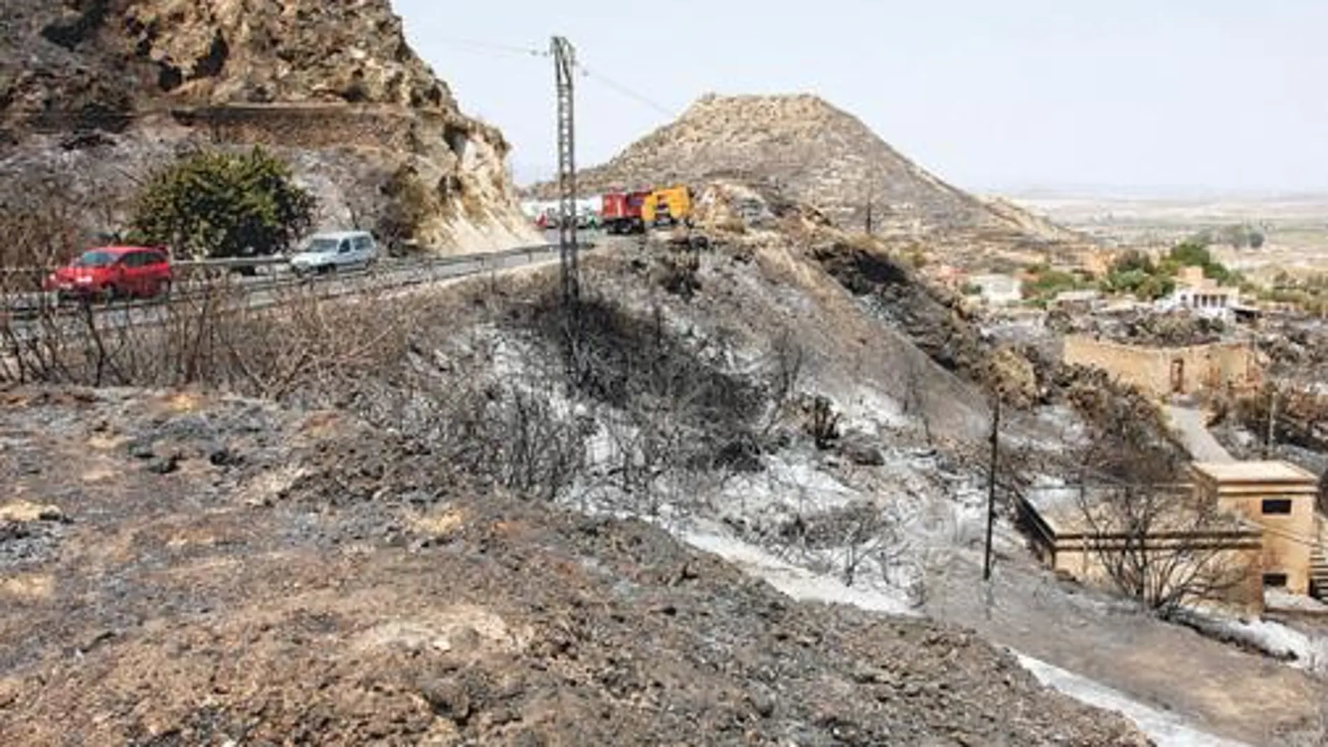 Las llamas de Mojácar, que obligaron a evacuar a más de 3.000 personas, quedaron ayer controladas