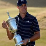 Jordan Spieth, con el título