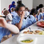 Los comedores escolares atendieron este verano a 640 estudiantes en riesgo de malnutrición y volverán a abrir durante las vacaciones de Navidad y Semana Santa en los centros donde se realizan actividades durante los periodos no lectivos