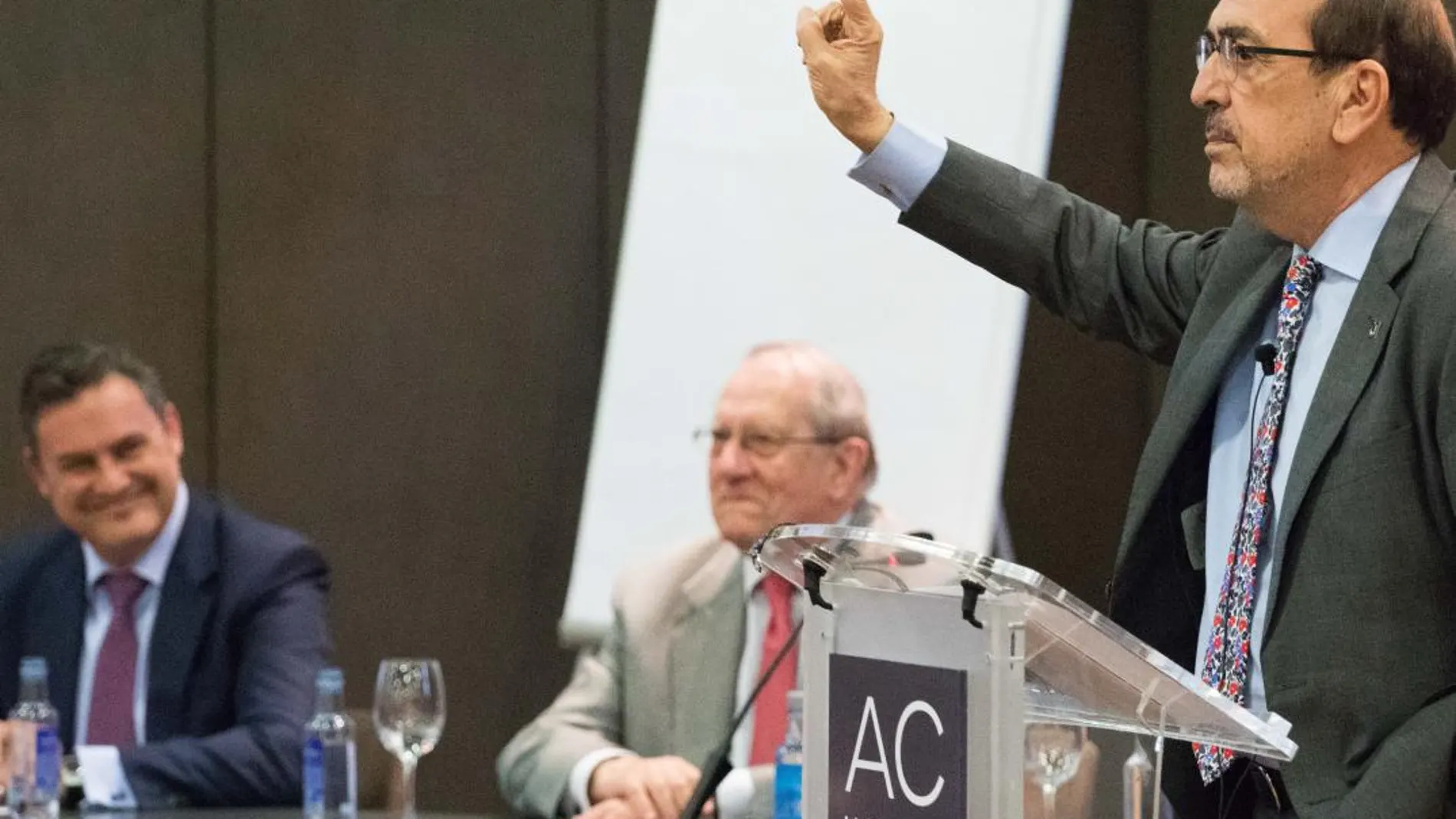 Javier Borrego, Luis Ortiz de Lanzagorta y Ramón Mateo en el Foro Schola